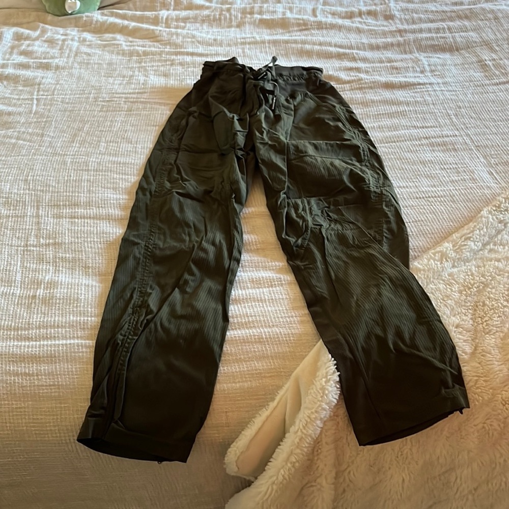 Green lululemon pants size 2
